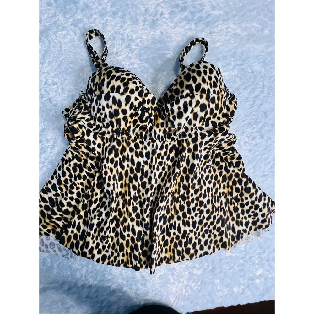 Torrid Women's Multicolor Animal Print Underwire Twist Front Tankini Top Size 1X